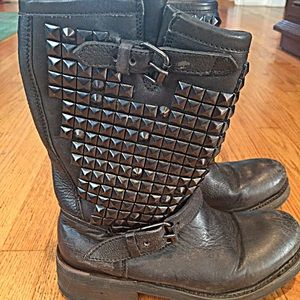 Ash hematite-studded boots